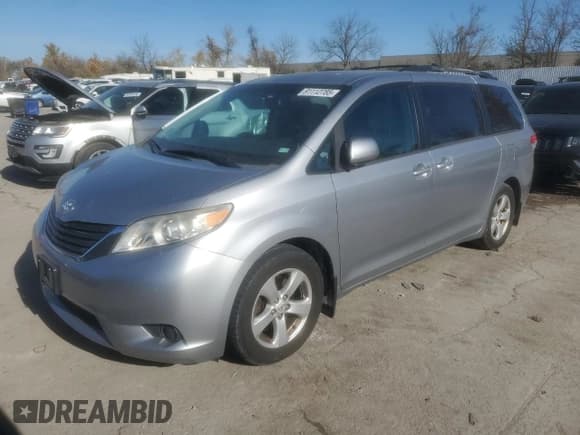 ✅ 2012 Toyota Sienna LE • VIN: 5TDKK3DC5CS269802 • Lot: 91112785. Wystawiony na Copart z przebiegiem 165 797 mil. Bezpłatny archiwum sprzedaży aukcyjnych z USA i szczegółowy raport historii pojazdu na DreamBid. Zdjęcie 1.