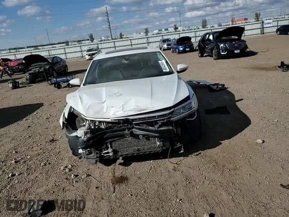 ✅ 2017 Volkswagen Passat SEL Premium • VIN: 1VWCT7A36HC084628 • Lot: 90542645. Listed on Copart with 61,013 mi. Free auction sales archive from the USA and detailed vehicle history report at DreamBid. Image 13.