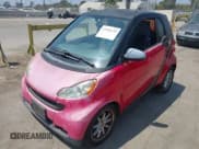 ✅ 2009 Smart fortwo Pure • VIN: WMEEJ31X89K247804 • Лот: 42998339. Опубликован ранее на IAAI с пробегом 126 234 миль. Бесплатный доступ к архиву аукционных продаж из США и подробный отчёт об истории автомобиля на DreamBid. Изображение 2.