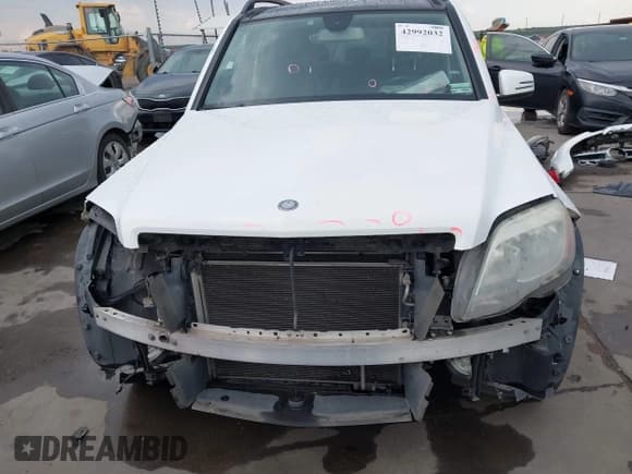 ✅ 2014 Mercedes-Benz GLK 350 • VIN: WDCGG8JB6EG220633 • Lot: 42992032. Listed on IAAI with 147,496 mi. Free auction sales archive from the USA and detailed vehicle history report at DreamBid. Image 13.