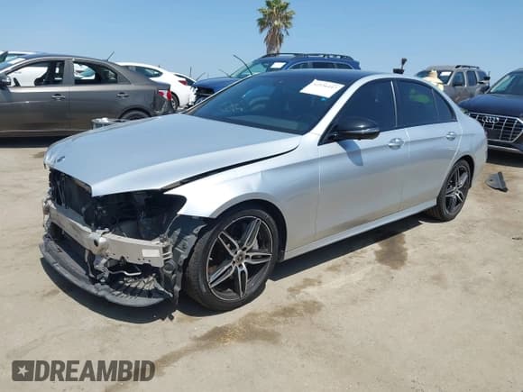 ✅ 2020 Mercedes-Benz E 350 • VIN: W1KZF8DB9LA825751 • Лот: 42536447. Опубликован ранее на IAAI с пробегом 76 422 миль. Бесплатный доступ к архиву аукционных продаж из США и подробный отчёт об истории автомобиля на DreamBid. Изображение 2.