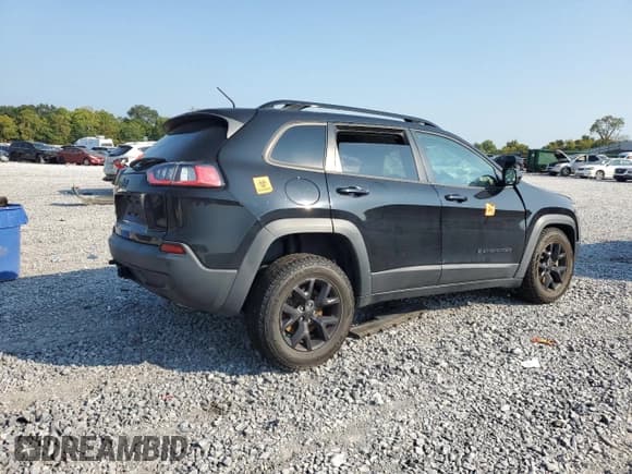 ✅ 2019 Jeep Cherokee Upland • VIN: 1C4PJMCX2KD471526 • Lot: 68952405. Listed on Copart with 110,381 mi. Free auction sales archive from the USA and detailed vehicle history report at DreamBid. Image 3.