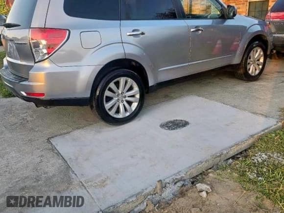 ✅ 2012 Subaru Forester X Premium • VIN: JF2SHBDC5CH417655 • Lot: 92358765. Wystawiony na Copart z przebiegiem 172 626 mil. Bezpłatny archiwum sprzedaży aukcyjnych z USA i szczegółowy raport historii pojazdu na DreamBid. Zdjęcie 4.