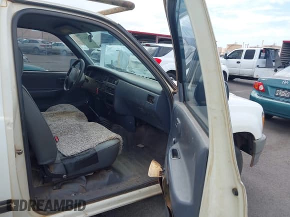 ✅ 1998 Toyota T100 • VIN: JT4JM11D8W0020179 • Lot: 43544718. Wystawiony na IAAI z przebiegiem 244 722 mil. Bezpłatny archiwum sprzedaży aukcyjnych z USA i szczegółowy raport historii pojazdu na DreamBid. Zdjęcie 5.