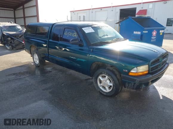 ✅ 1997 Dodge Dakota • VIN: 1B7GL23X8VS124300 • Lot: 41561541. Wystawiony na IAAI z przebiegiem 170 248 mil. Bezpłatny archiwum sprzedaży aukcyjnych z USA i szczegółowy raport historii pojazdu na DreamBid. Zdjęcie 1.