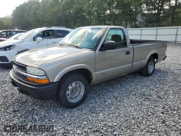 2002 Chevrolet S-10 LS with VIN 1GCCS145X28228532, listed as a Copart auction lot 71424385 with 86,044 mi miles and Clean title. Bid and sale history available at DreamBid. Image 1.