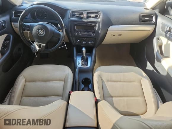 ✅ 2014 Volkswagen Jetta SE • VIN: 3VWD17AJ2EM289009 • Lot: 84212895. Listed on Copart with 91,991 mi. Free auction sales archive from the USA and detailed vehicle history report at DreamBid. Image 8.