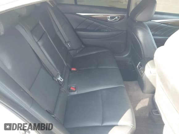 ✅ 2019 Infiniti Q50 Luxe • VIN: JN1EV7AP5KM517725 • Lot: 43581350. Listed on IAAI with 139,876 mi. Free auction sales archive from the USA and detailed vehicle history report at DreamBid. Image 8.