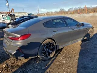 ✅ 2022 BMW M8 Competition • VIN: WBSGV0C03NCH16601 • Lot: 94081705. Wystawiony na Copart z przebiegiem 14 182 mil. Bezpłatny archiwum sprzedaży aukcyjnych z USA i szczegółowy raport historii pojazdu na DreamBid. Zdjęcie 3.