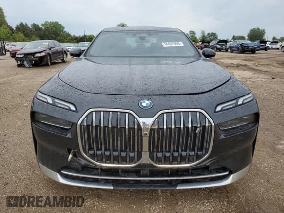 ✅ 2023 BMW i7 xDrive60 • VIN: WBY53EJ05PCL42785 • Lot: 64402905. Listed on Copart with 30,188 mi. Free auction sales archive from the USA and detailed vehicle history report at DreamBid. Image 5.