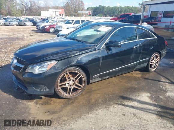 ✅ 2015 Mercedes-Benz E 400 • VIN: WDDKJ6HB5FF305519 • Lot: 43696240. Wystawiony na IAAI z przebiegiem Nie podano. Bezpłatny archiwum sprzedaży aukcyjnych z USA i szczegółowy raport historii pojazdu na DreamBid. Zdjęcie 17.