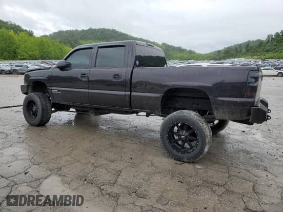 2005 Chevrolet Silverado 2500HD LT с VIN 1GCHK23205F844372, выставлен на аукционе Copart как лот 58010745 с пробегом 247 138 миль миль и Списание • Salvage title. История ставок и продаж доступна на DreamBid. Изображение 2.