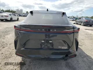 ✅ 2024 Lexus RZ 450e Premium • VIN: JTJAAAAB8RA026440 • Lot: 73634804. Wystawiony na Copart z przebiegiem 1 573 mil. Bezpłatny archiwum sprzedaży aukcyjnych z USA i szczegółowy raport historii pojazdu na DreamBid. Zdjęcie 6.