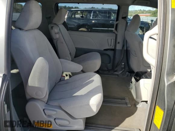 ✅ 2013 Toyota Sienna LE • VIN: 5TDKK3DC3DS293176 • Lot: 82437005. Wystawiony na Copart z przebiegiem 166 805 mil. Bezpłatny archiwum sprzedaży aukcyjnych z USA i szczegółowy raport historii pojazdu na DreamBid. Zdjęcie 11.