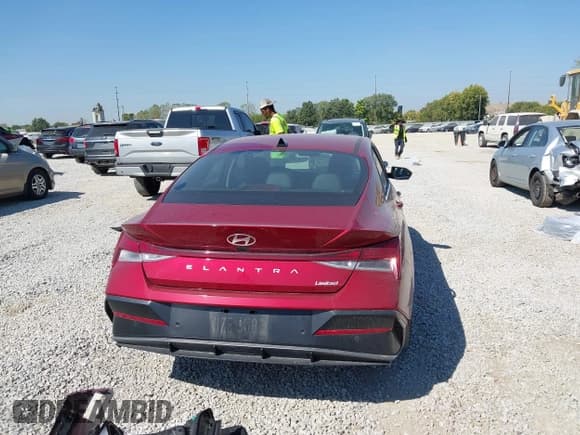 ✅ 2024 Hyundai Elantra Limited • VIN: KMHLP4DG5RU664951 • Лот: 43225366. Опубликован ранее на IAAI с пробегом 28 764 миль. Бесплатный доступ к архиву аукционных продаж из США и подробный отчёт об истории автомобиля на DreamBid. Изображение 17.