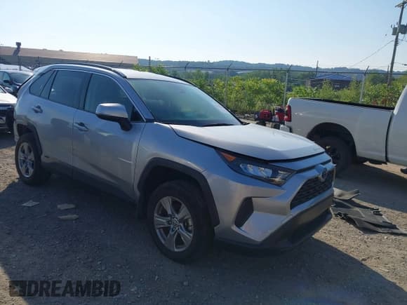✅ 2022 Toyota RAV4 Hybrid LE • VIN: JTMMWRFV4ND153925 • Лот: 42636018. Опубликован ранее на IAAI с пробегом 32 718 миль. Бесплатный доступ к архиву аукционных продаж из США и подробный отчёт об истории автомобиля на DreamBid. Изображение 1.