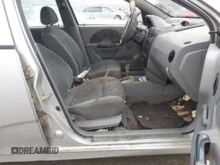 ✅ 2004 Chevrolet Aveo • VIN: KL1TD62684B251582 • Lot: 41485485. Wystawiony na IAAI z przebiegiem Nie podano. Bezpłatny archiwum sprzedaży aukcyjnych z USA i szczegółowy raport historii pojazdu na DreamBid. Zdjęcie 5.