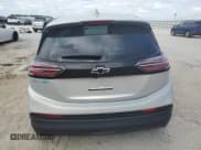 ✅ 2022 Chevrolet Bolt EV 1LT • VIN: 1G1FW6S04N4106243 • Lot: 76614774. Wystawiony na Copart z przebiegiem 13 898 mil. Bezpłatny archiwum sprzedaży aukcyjnych z USA i szczegółowy raport historii pojazdu na DreamBid. Zdjęcie 6.