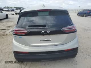 ✅ 2022 Chevrolet Bolt EV 1LT • VIN: 1G1FW6S04N4106243 • Lot: 76614774. Wystawiony na Copart z przebiegiem 13 898 mil. Bezpłatny archiwum sprzedaży aukcyjnych z USA i szczegółowy raport historii pojazdu na DreamBid. Zdjęcie 6.