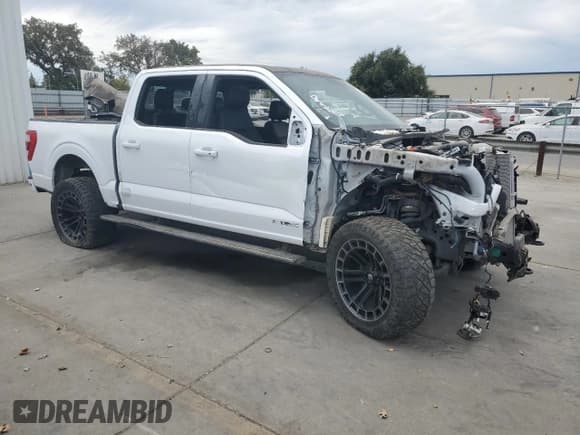 ✅ 2022 Ford F-150 XL • VIN: 1FTFW1ED9NFA50779 • Lot: 83860625. Wystawiony na Copart z przebiegiem Nie podano. Bezpłatny archiwum sprzedaży aukcyjnych z USA i szczegółowy raport historii pojazdu na DreamBid. Zdjęcie 4.