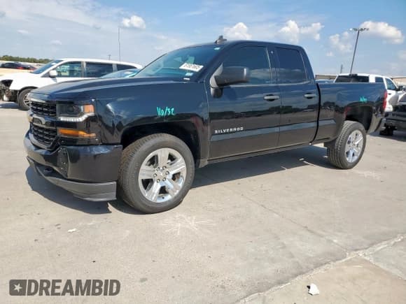 ✅ 2017 Chevrolet Silverado 1500 Custom • VIN: 1GCRCPEHXHZ386598 • Lot: 81961605. Wystawiony na Copart z przebiegiem 117 698 mil. Bezpłatny archiwum sprzedaży aukcyjnych z USA i szczegółowy raport historii pojazdu na DreamBid. Zdjęcie 1.