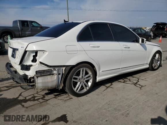 ✅ 2013 Mercedes-Benz C 300 Sport • VIN: WDDGF8AB9DR282805 • Lot: 93424565. Wystawiony na Copart z przebiegiem 260 688 mil. Bezpłatny archiwum sprzedaży aukcyjnych z USA i szczegółowy raport historii pojazdu na DreamBid. Zdjęcie 3.