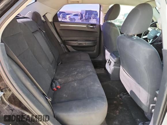 ✅ 2009 Chrysler 300 LX • VIN: 2C3KA43D29H528955 • Лот: 89718015. Опубликован ранее на Copart с пробегом 169 592 миль. Бесплатный доступ к архиву аукционных продаж из США и подробный отчёт об истории автомобиля на DreamBid. Изображение 10.