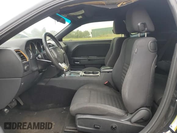 ✅ 2014 Dodge Challenger SXT • VIN: 2C3CDYAG3EH195305 • Lot: 70958424. Wystawiony na Copart z przebiegiem 145 921 mil. Bezpłatny archiwum sprzedaży aukcyjnych z USA i szczegółowy raport historii pojazdu na DreamBid. Zdjęcie 7.