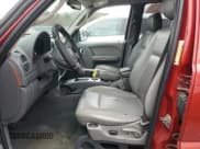 ✅ 2007 Jeep Liberty Limited • VIN: 1J4GL58K17W646805 • Lot: 92183335. Wystawiony na Copart z przebiegiem 188 407 mil. Bezpłatny archiwum sprzedaży aukcyjnych z USA i szczegółowy raport historii pojazdu na DreamBid. Zdjęcie 7.