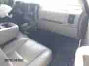 2008 Chevrolet Silverado 1500 Work Truck z VIN 1GCEC14C48Z211135, wystawiony jako IAAI lot #42915488 z przebiegiem 215 484 mil mil oraz . Historia ofert i sprzedaży dostępna na DreamBid. Obrazek 5.