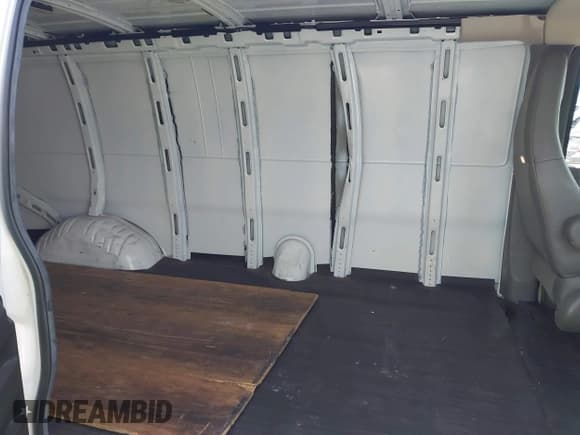 ✅ 2016 Chevrolet Express Cargo • VIN: 1GCZGHFG3G1252755 • Lot: 43014412. Listed on IAAI with 479,792 mi. Free auction sales archive from the USA and detailed vehicle history report at DreamBid. Image 8.