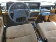 ✅ 1989 Volvo 240 DL • VIN: YV1AX8850K1815840 • Lot: 58343555. Wystawiony na Copart z przebiegiem 243 370 mil. Bezpłatny archiwum sprzedaży aukcyjnych z USA i szczegółowy raport historii pojazdu na DreamBid. Zdjęcie 8.