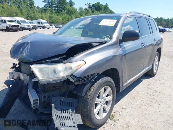✅ 2011 Toyota Highlander • VIN: 5TDBK3EH0BS047063 • Lot: 42633679. Listed on IAAI with 197,983 mi. Free auction sales archive from the USA and detailed vehicle history report at DreamBid. Image 17.