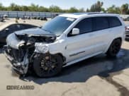 ✅ 2018 Jeep Grand Cherokee Trackhawk • VIN: 1C4RJFN93JC254106 • Лот: 67853135. Опубликован ранее на Copart с пробегом 20 393 миль. Бесплатный доступ к архиву аукционных продаж из США и подробный отчёт об истории автомобиля на DreamBid. Изображение 1.