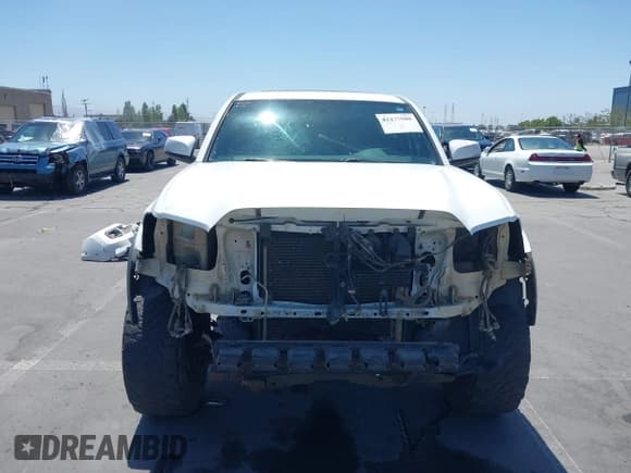 ✅ 2016 Toyota Tacoma SR • VIN: 3TMCZ5AN4GM002500 • Lot: 42477908. Wystawiony na IAAI z przebiegiem 192 424 mil. Bezpłatny archiwum sprzedaży aukcyjnych z USA i szczegółowy raport historii pojazdu na DreamBid. Zdjęcie 13.