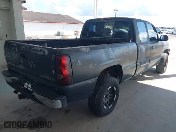 ✅ 2004 Chevrolet Silverado 1500 LS • VIN: 2GCEC19V241168072 • Lot: 43527884. Wystawiony na IAAI z przebiegiem Nie podano mil. Skorzystaj z bezpłatnego archiwum sprzedaży aukcyjnych z USA i zobacz szczegółowy raport historii pojazdu na DreamBid. Zdjęcie 4.