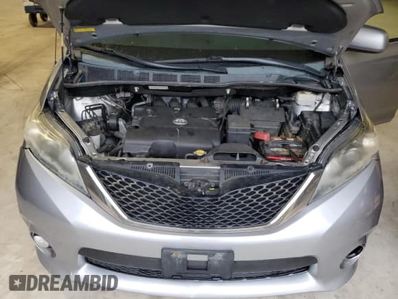 ✅ 2011 Toyota Sienna SE • VIN: 5TDXK3DCXBS034056 • Lot: 69281845. Listed on Copart with 267,390 mi. Free auction sales archive from the USA and detailed vehicle history report at DreamBid. Image 12.