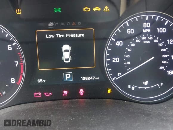 ✅ 2016 Hyundai Genesis 3.8L • VIN: KMHGN4JE9GU110867 • Lot: 41729504. Wystawiony na IAAI z przebiegiem 126 247 mil. Bezpłatny archiwum sprzedaży aukcyjnych z USA i szczegółowy raport historii pojazdu na DreamBid. Zdjęcie 15.