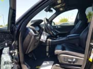 ✅ 2020 BMW X5 sDrive40i • VIN: 5UXCR4C05L9B38334 • Lot: 42537260. Wystawiony na IAAI z przebiegiem 54 703 mil. Bezpłatny archiwum sprzedaży aukcyjnych z USA i szczegółowy raport historii pojazdu na DreamBid. Zdjęcie 5.