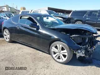 2010 Hyundai Genesis Coupe Track z VIN KMHHT6KD4AU028175, wystawiony jako IAAI lot #43385753 z przebiegiem 156 027 mil mil oraz . Historia ofert i sprzedaży dostępna na DreamBid. Obrazek 1.