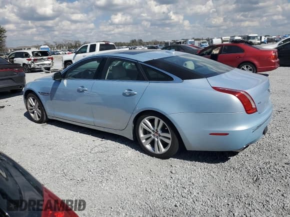 ✅ 2014 Jaguar XJ • VIN: SAJWA1CZ4E8V71167 • Лот: 43994545. Опубликован ранее на Copart с пробегом 69 682 миль. Бесплатный доступ к архиву аукционных продаж из США и подробный отчёт об истории автомобиля на DreamBid. Изображение 2.