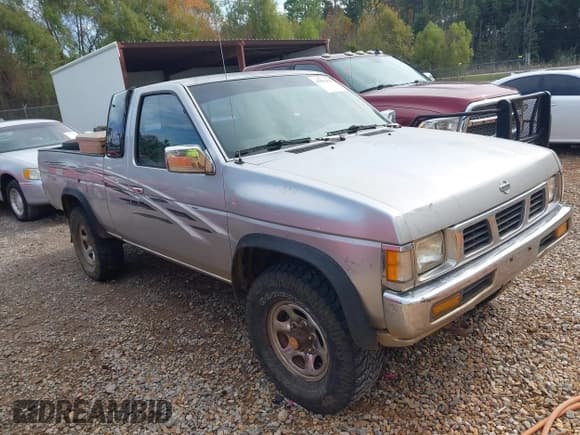 ✅ 1994 Nissan Frontier SE • VIN: 1N6HD16Y6RC362448 • Lot: 43812811. Listed on IAAI with 225,889 mi. Free auction sales archive from the USA and detailed vehicle history report at DreamBid. Image 1.