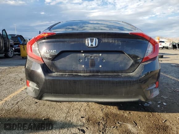 ✅ 2017 Honda Civic LX • VIN: 19XFC2F57HE038571 • Lot: 82416935. Wystawiony na Copart z przebiegiem 66 609 mil. Bezpłatny archiwum sprzedaży aukcyjnych z USA i szczegółowy raport historii pojazdu na DreamBid. Zdjęcie 6.