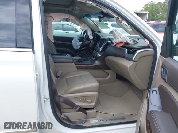 ✅ 2020 Chevrolet Tahoe LT • VIN: 1GNSCBKC4LR181887 • Lot: 42160821. Wystawiony na IAAI z przebiegiem 106 757 mil. Bezpłatny archiwum sprzedaży aukcyjnych z USA i szczegółowy raport historii pojazdu na DreamBid. Zdjęcie 5.