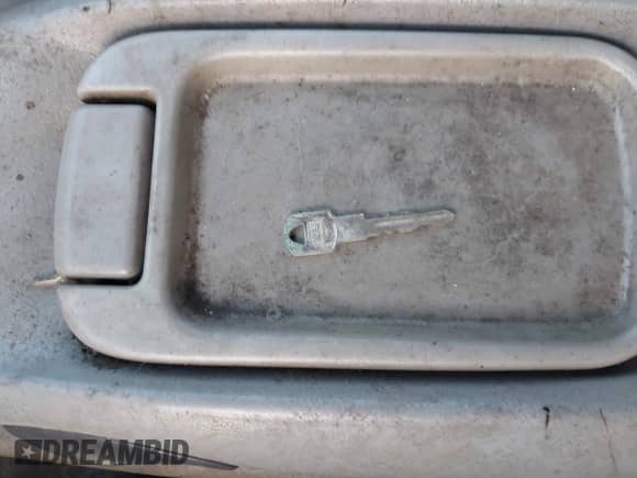 ✅ 1995 GMC Sierra 1500 • VIN: 2GTEC19K3S1521292 • Лот: 43240150. Размещён на IAAI с пробегом 251 392 миль миль. Получите бесплатный доступ к архиву аукционных продаж из США и посмотрите подробный отчёт об истории автомобиля на DreamBid. Изображение 11.