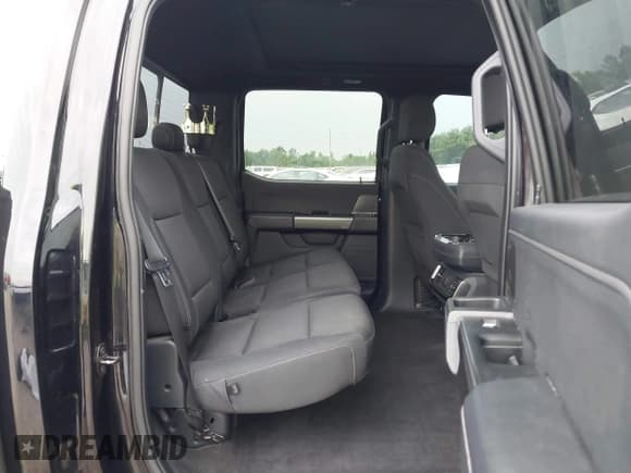 ✅ 2021 Ford F-150 XL • VIN: 1FTEW1EP6MFA23995 • Lot: 42327808. Wystawiony na IAAI z przebiegiem 150 744 mil. Bezpłatny archiwum sprzedaży aukcyjnych z USA i szczegółowy raport historii pojazdu na DreamBid. Zdjęcie 8.