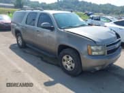 ✅ 2009 Chevrolet Suburban 2LT • VIN: 1GNFK26339R245991 • Lot: 43013552. Wystawiony na IAAI z przebiegiem 215 814 mil. Bezpłatny archiwum sprzedaży aukcyjnych z USA i szczegółowy raport historii pojazdu na DreamBid. Zdjęcie 1.