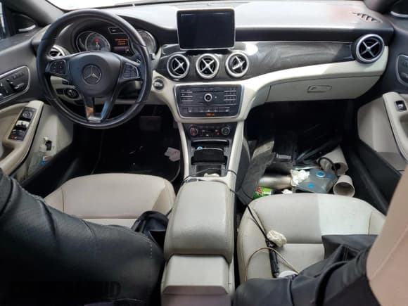 ✅ 2015 Mercedes-Benz CLA 250 • VIN: WDDSJ4EB1FN188617 • Lot: 60079725. Wystawiony na Copart z przebiegiem 116 085 mil. Bezpłatny archiwum sprzedaży aukcyjnych z USA i szczegółowy raport historii pojazdu na DreamBid. Zdjęcie 8.