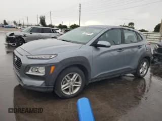 ✅ 2021 Hyundai Kona SE • VIN: KM8K12AAXMU665815 • Лот: 69774995. Опубликован ранее на Copart с пробегом 31 266 миль. Бесплатный доступ к архиву аукционных продаж из США и подробный отчёт об истории автомобиля на DreamBid. Изображение 1.