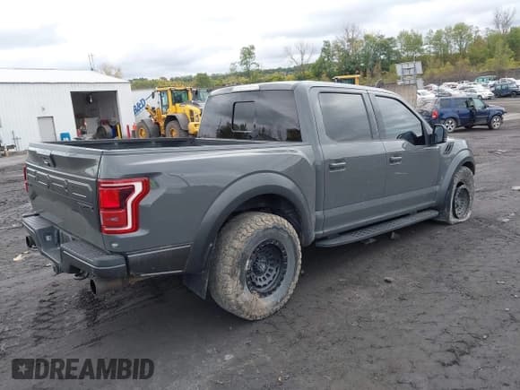 ✅ 2018 Ford F-150 Raptor • VIN: 1FTFW1RG7JFD92407 • Lot: 43445340. Wystawiony na IAAI z przebiegiem 86 234 mil. Bezpłatny archiwum sprzedaży aukcyjnych z USA i szczegółowy raport historii pojazdu na DreamBid. Zdjęcie 4.